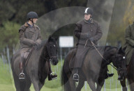 ROYALS - Prinz Andrew reitet mit seinem Bruder Prinz Edward auf Schloss Windsor aus
