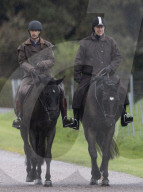 ROYALS - Prinz Andrew reitet mit seinem Bruder Prinz Edward auf Schloss Windsor aus