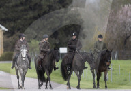 ROYALS - Prinz Andrew reitet mit seinem Bruder Prinz Edward auf Schloss Windsor aus