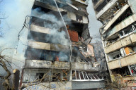 NEWS - Ukraine-Krieg: Russische Rakete schlägt in Wohnhaus in Saporischschja ein