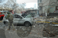 NEWS - Ukraine-Krieg: Russische Rakete schlägt in Wohnhaus in Saporischschja ein