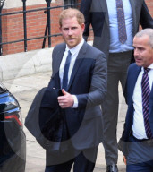 PEOPLE - Prinz Harry und Elton John erscheinen am Montag vor Gericht in London