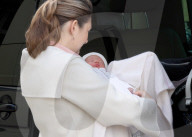ROYALS - Stephanie Guillaume und Charles verlassen mit Baby François die Klinik in Luxemburg