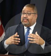 NEWS - USA: Manhattans Bezirksstaatsanwalt ALVIN BRAGG eroertert die Anklage in 34 Punkten gegen Donald Trump