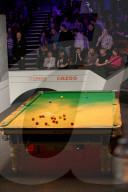 NEWS - Wolrd Snooker: Reinigung des Tisches nach einem Pulverangriff eines Demonstranten