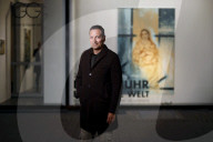 PEOPLE - Kabarettist Dieter Nuhr bei der Vernissage zu seiner Ausstellung Dieter Nuhr. Ent-fernte Welt in Düsseldorf
