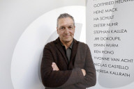 PEOPLE - Kabarettist Dieter Nuhr bei der Vernissage zu seiner Ausstellung Dieter Nuhr. Ent-fernte Welt in Düsseldorf