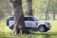 ROYALS - Die frühere rechte Hand der Königin, Angela Kelly, vor ihrem Haus an der Themse im Windsor Estate