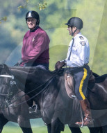 ROYALS - Prinz Andrew reitet mit der kanadischen Royal Mounted Police in Windsor aus