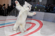PEOPLE - Met Gala 2023: Jared Leto erscheint als Lagerfelds Katze Choupette