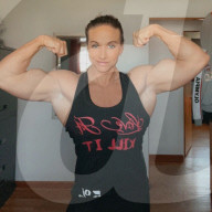 FEATURE - Frau Ã¼berwindet EssstÃ¶rung um ein Bodybuilder-Champion zu werden