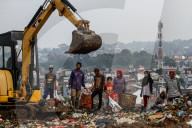 NEWS - Nach den Festtagen in Bandung, Indonesien, steigt das MÃ¼llaufkommen