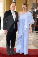 ROYALS - Kroenung von King Charles: Albert Fürst von Monaco und Charlene beim Empfang am Vorabend