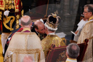 ROYALS - Kroenung von King Charles: King Charles erhält die St. Edward's Crown 