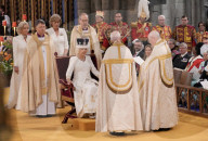 ROYALS - Kroenung von King Charles: King Charles erhält die St. Edward's Crown 