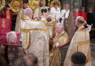 ROYALS - Kroenung von King Charles: King Charles erhält die St. Edward's Crown 