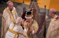 ROYALS - Kroenung von King Charles: King Charles erhält die St. Edward's Crown 