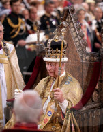 ROYALS - Kroenung von King Charles: King Charles erhält die St. Edward's Crown 