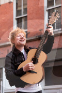 PEOPLE - Ed Sheeran tritt vor dem Pop Up Store in NYC auf