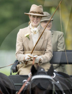 ROYALS - Lady Louise beim Pol Roger Meet der British Driving Society