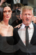 CANNES FILMFESTIVAL - Sean Penn auf dem roten Teppich von "Black Flies"
