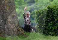 ROYALS - Die ehemalige  Stylistin der Queen Angela Kelly beim Auszug aus ihrem Haus in Windsor