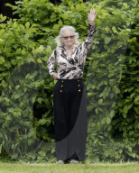 ROYALS - Die ehemalige  Stylistin der Queen Angela Kelly beim Auszug aus ihrem Haus in Windsor