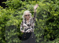 ROYALS - Die ehemalige  Stylistin der Queen Angela Kelly beim Auszug aus ihrem Haus in Windsor