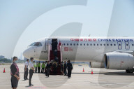 NEWS - Made in China: Erster kommerizeller Flug des Flugzeugtyps C919 vom Flughafen Shanghai