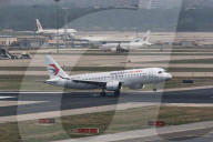 NEWS - Made in China: Erster kommerizeller Flug des Flugzeugtyps C919 vom Flughafen Shanghai