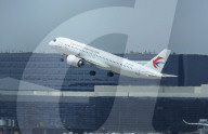 NEWS - Made in China: Erster kommerizeller Flug des Flugzeugtyps C919 vom Flughafen Shanghai