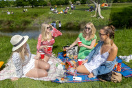 Sunshine and warm spring weather for London, UK. 