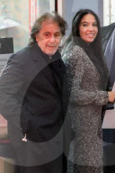 EXKLUSIV -  Die werdenden Eltern Al Pacino und Noor Alfallah kommen strahlend von einem Abendessen (8. April 2023)
