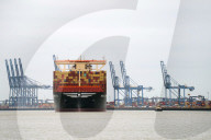 NEWS - Das größte Frachtschiff der Welt, die MSC Loreto, verlässt den Hafen von Felixstowe in Suffolk