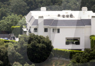 PREMIUM EXCLUSIVE EXCLUSIVE - Ben Affleck And Jennifer Lopez Finally Feel At Home As They Move Into New $60M Mansion