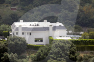PREMIUM EXCLUSIVE EXCLUSIVE - Ben Affleck And Jennifer Lopez Finally Feel At Home As They Move Into New $60M Mansion