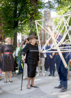Beatrix eröffnet die Skulpturenausstellung Voorhout Monumentaal in Den Haag