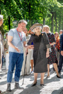 Beatrix eröffnet die Skulpturenausstellung Voorhout Monumentaal in Den Haag