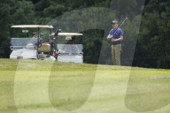 NEWS - Joe Biden spielt mit seinem Bruder James Golf auf dem Golfplatz der St. Andrews Base