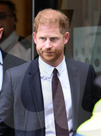 PEOPLE - Prinz Harry im Kreuzverhör: Bespitzelungsprozess gegen Mirror Group in London