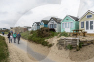 FEATURE - Diese fünf Strandhütten in Dorset stehen für einen Gesamtwert von 2,1 Millionen Pfund zum Verkauf.