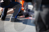 NEWS - Die Letzte Generation blockiert die Dachauer Straße in München