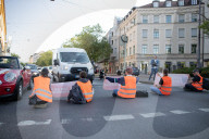 NEWS - Die Letzte Generation blockiert die Dachauer Straße in München