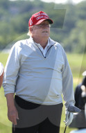 NEWS - Donald Trump beim Golf im Trump National Golf Club am 25. Mai