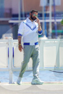 Exclu Cyril Hanouna se promÃ¨ne sur le port de St Tropez