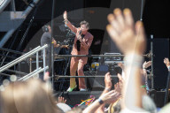 Streakers, heat seekers and all-star surprises: Saturday at Glastonbury 2023