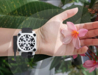 Personal air conditioner fits on the wrist like a watch.                      