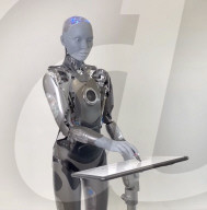 Advanced robot reveals arty new                 