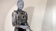 Advanced robot reveals arty new                 