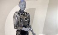 Advanced robot reveals arty new                 